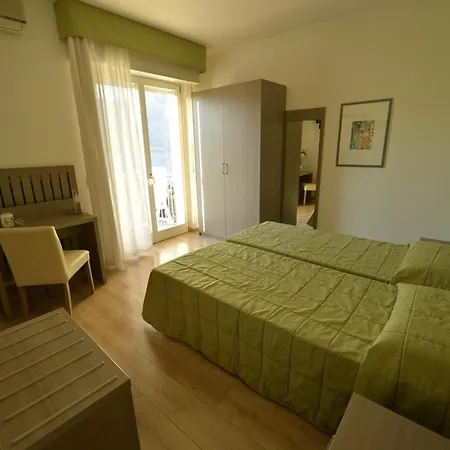 Florida ホテル 2*